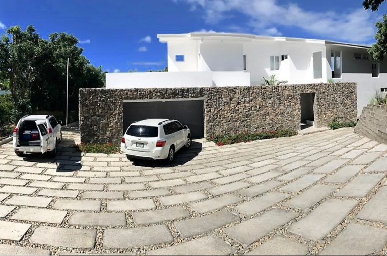 villa-mare-driveway